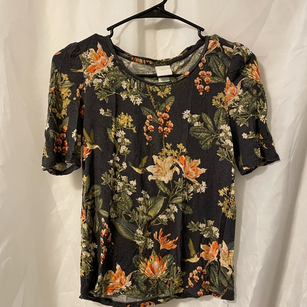 Brand H&M. Size Xsmall. Fun patterned Blouse